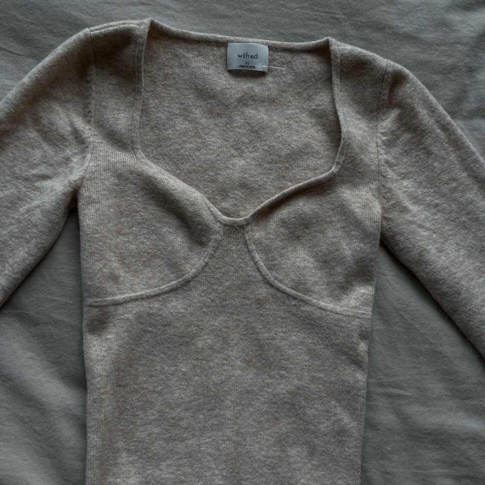Aritzia Wilfred sweater top